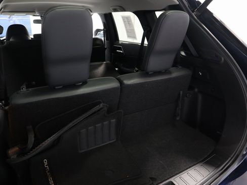 Used 2024 Mitsubishi Outlander SE image 17