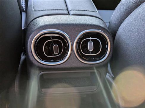 Used 2026 Mercedes-Benz GLC 300 4MATIC image 17