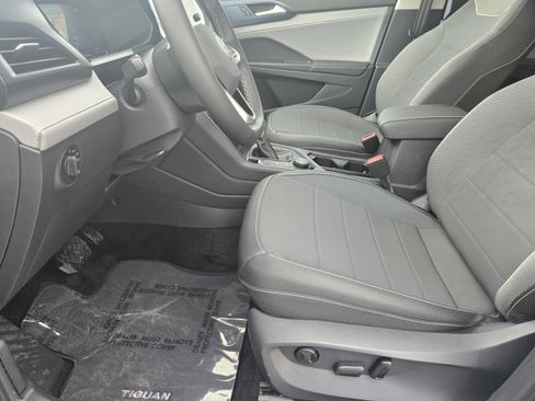 Used 2024 Volkswagen Taos SE image 13