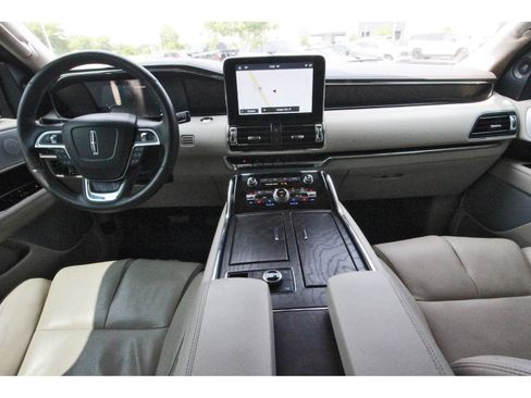 Used 2021 Lincoln Navigator Reserve w/ Luxury Package RWD image 12