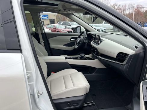 Used 2023 Nissan Rogue SL image 18