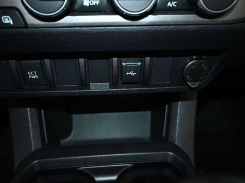 Used 2022 Toyota Tacoma SR AWD/4WD image 13