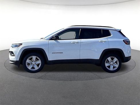 Used 2022 Jeep Compass Latitude image 2