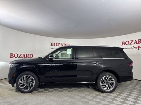 New 2025 Lincoln Navigator Reserve image 4