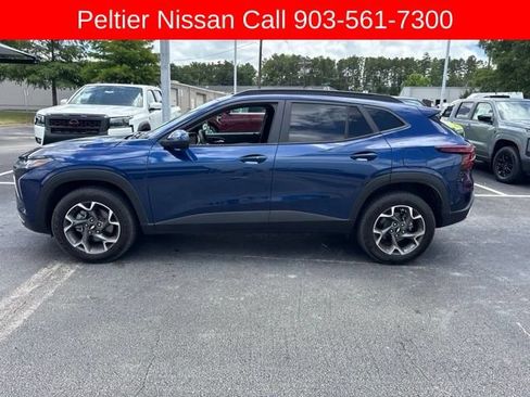 Used 2024 Chevrolet Trax LT w/ LT Convenience Package FWD image 6