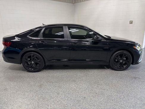 Used 2025 Volkswagen Jetta SE FWD image 8