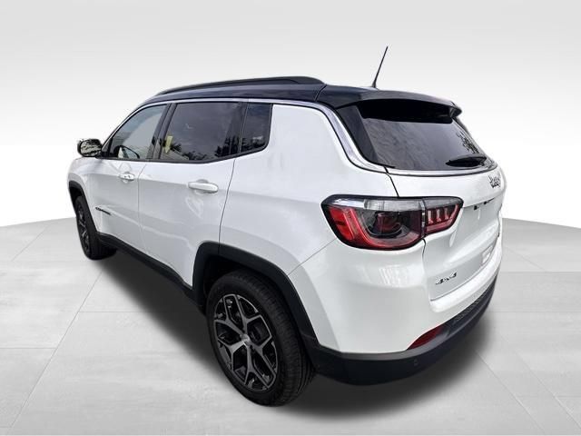 Used 2024 Jeep Compass Limited AWD/4WD image 4
