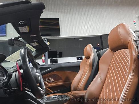 Used 2021 Audi R8 V10 w/ Premium Package RWD image 4