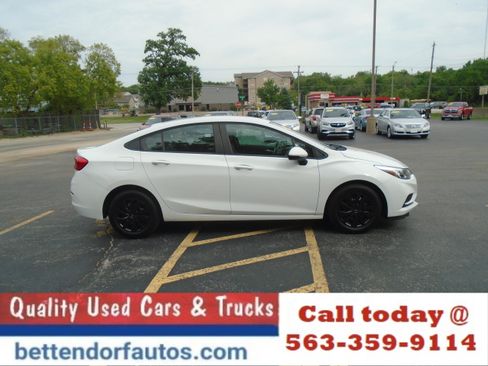 Used 2018 Chevrolet Cruze LS FWD image 3