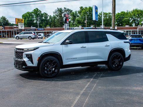 Used 2024 Chevrolet Traverse RS w/ LPO, Floor Liner Package image 4