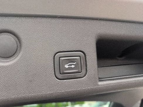 Used 2023 Chevrolet Equinox RS FWD image 38