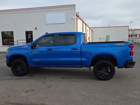 Used 2025 Chevrolet Silverado 1500 LT Trail Boss w/ Convenience Package II AWD/4WD image 2