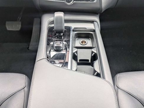 Certified 2025 Volvo XC90 B5 Core AWD/4WD image 24