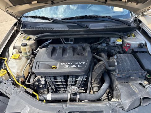 Used 2013 Chrysler 200 Touring FWD image 18