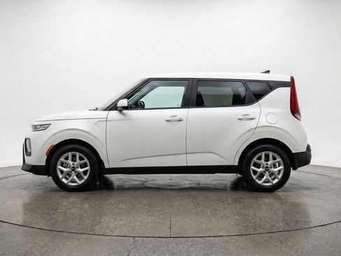Used 2025 Kia Soul LX w/ LX Technology Package image 3