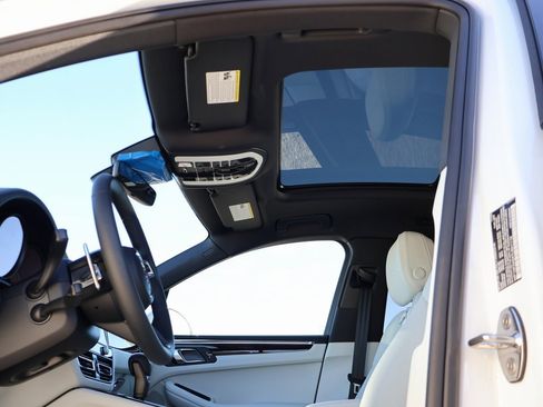 New 2026 Porsche Macan GTS image 36