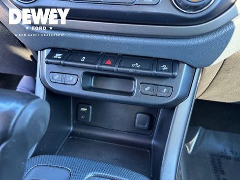 Used 2016 Chevrolet Colorado Z71 image 19