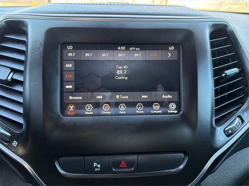 Used 2019 Jeep Cherokee Latitude Plus w/ Comfort/Convenience Group image 13