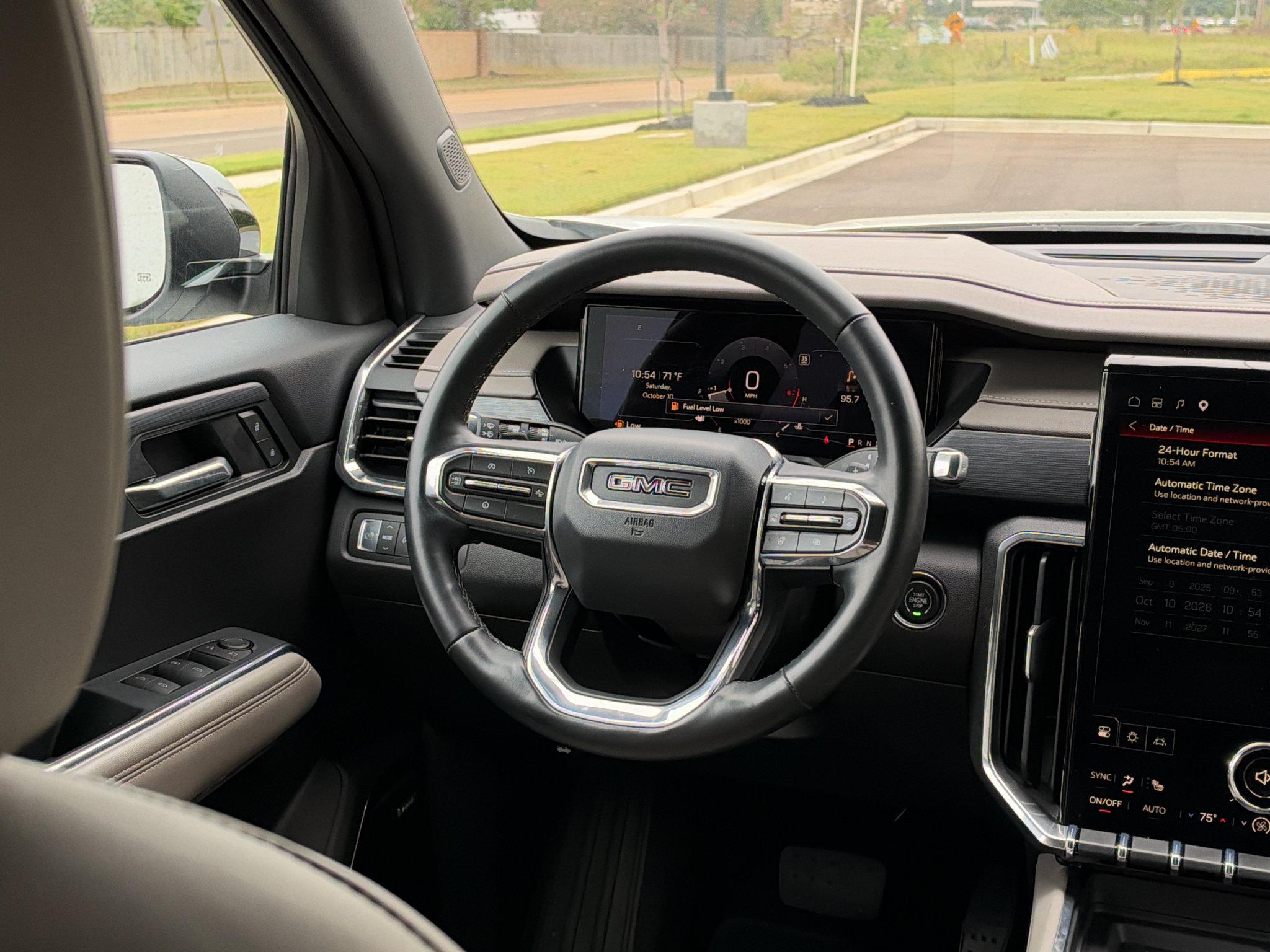 Used 2026 GMC Acadia Elevation w/ Elevation Premium Package FWD image 22