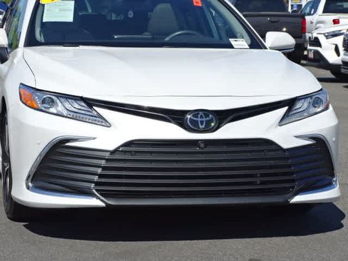 Used 2023 Toyota Camry XLE w/ Navigation Package FWD image 4