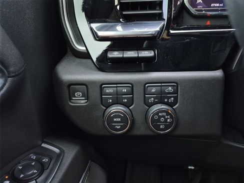 Used 2024 Chevrolet Silverado 1500 High Country w/ High Country Premium Package AWD/4WD image 31