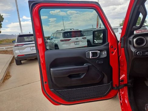 Used 2023 Jeep Gladiator Sport AWD/4WD image 11