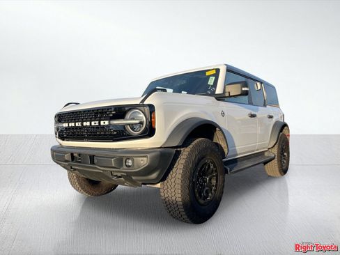 Used 2025 Ford Bronco Outer Banks w/ Sasquatch Package AWD/4WD image 2