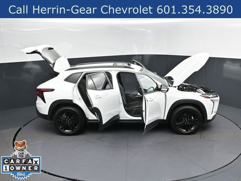 Used 2025 Chevrolet Trax ACTIV w/ Sunroof Package FWD image 49