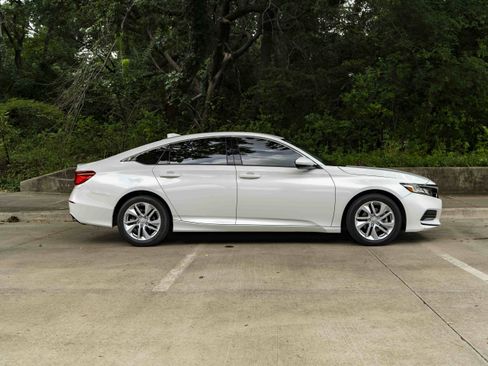 Used 2018 Honda Accord LX image 10