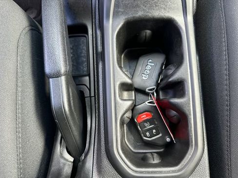 Used 2021 Jeep Gladiator Overland AWD/4WD image 32