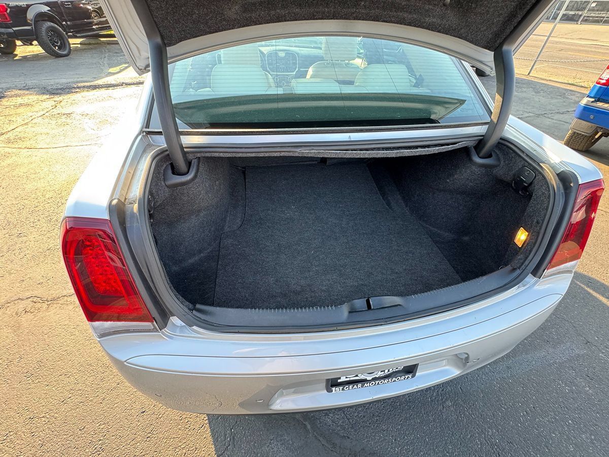 Used 2022 Chrysler 300 Touring L AWD/4WD image 9