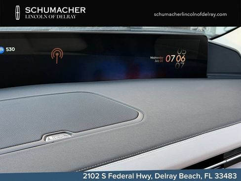 New 2026 Lincoln Navigator Premiere AWD/4WD image 18