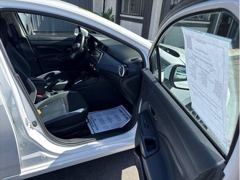 Used 2023 Nissan Versa SV FWD image 9