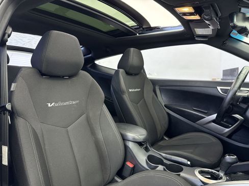 Used 2017 Hyundai Veloster Value Edition image 28