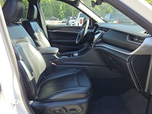 Used 2025 Jeep Grand Cherokee Limited image 15