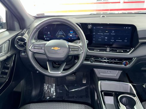 Used 2025 Chevrolet Equinox LT FWD image 16