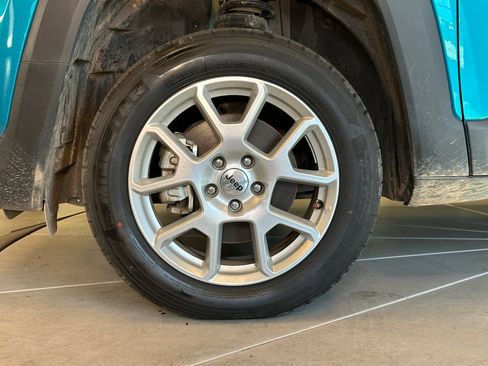 Used 2022 Jeep Renegade Latitude AWD/4WD image 25