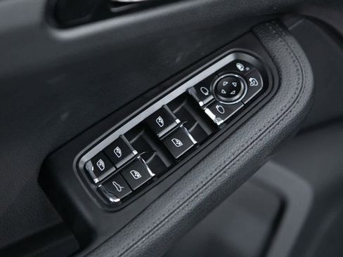 Certified 2021 Porsche Macan image 18