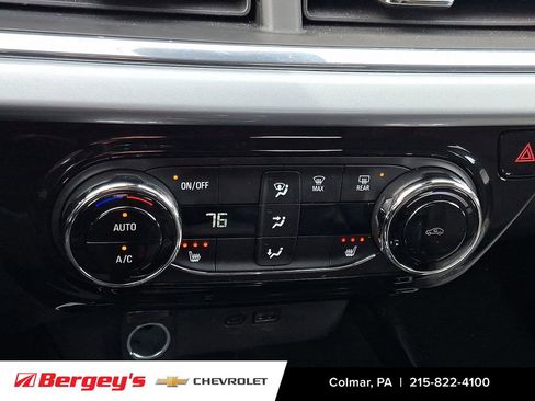 Certified 2025 Chevrolet Trax LT w/ LT Convenience Package image 17