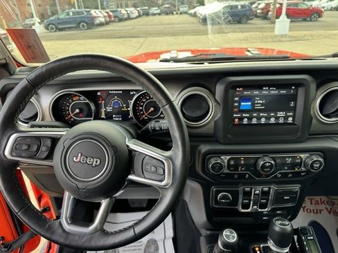 Used 2018 Jeep Wrangler Unlimited Sahara w/ Safety Group image 13