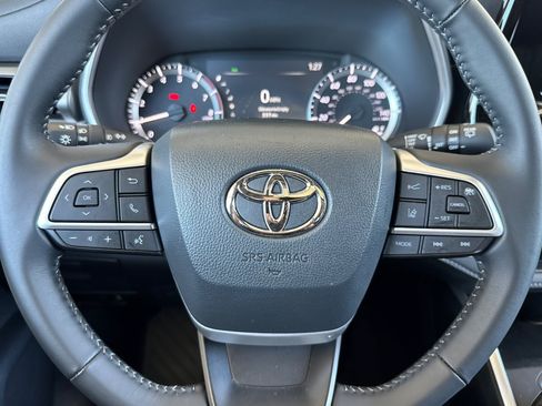 Used 2026 Toyota Highlander XLE AWD/4WD image 11