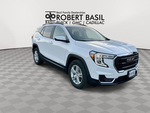 Used 2024 GMC Terrain SLE w/ Driver Convenience Package FWD image 2