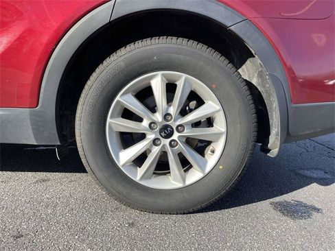 Used 2019 Kia Sorento LX image 9