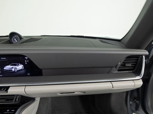 Certified 2022 Porsche 911 Targa 4S AWD/4WD image 39