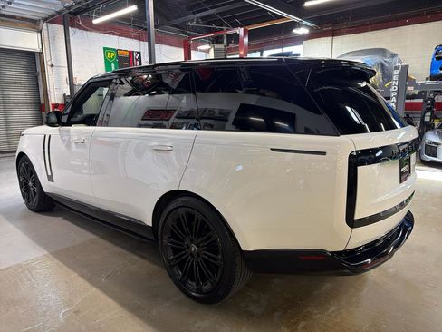 Used 2025 Land Rover Range Rover Long Wheelbase SE AWD/4WD image 9