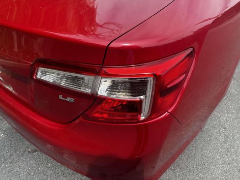 Used 2012 Toyota Camry LE FWD image 11