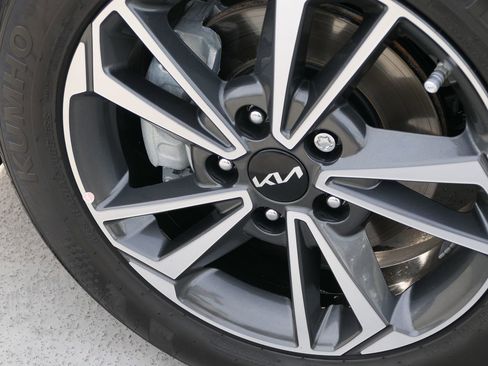 Used 2023 Kia Forte LXS w/ LXS Technology Package image 11