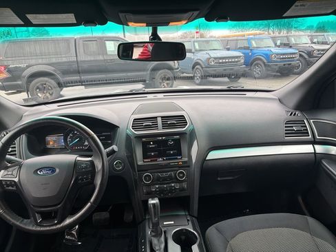 Used 2016 Ford Explorer XLT w/ Equipment Group 201A image 10