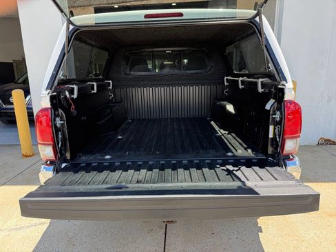Used 2021 Toyota Tacoma SR5 AWD/4WD image 38