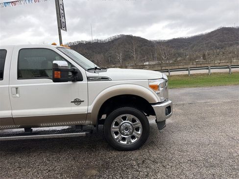 Used 2014 Ford F250 Lariat w/ Lariat Ultimate Package image 2
